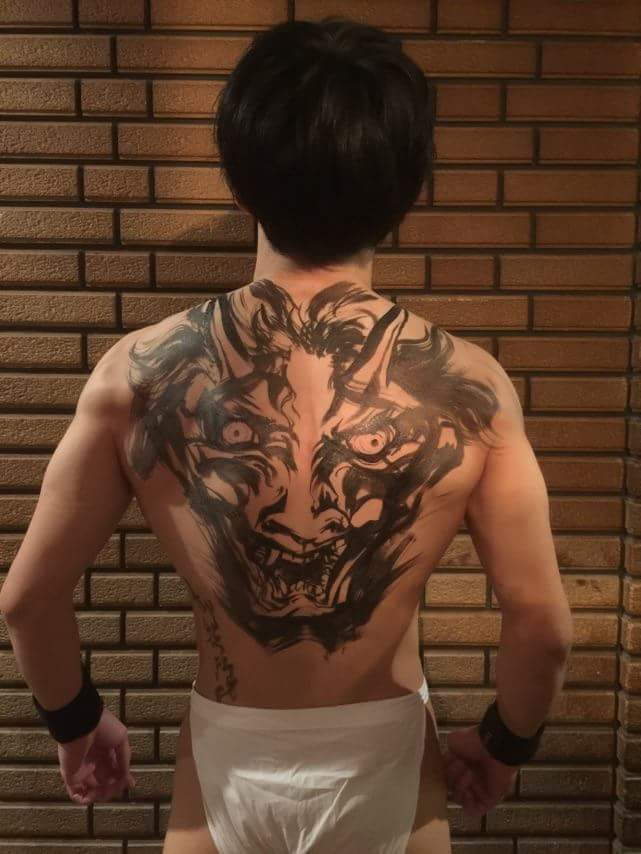 ボディペイント　般若